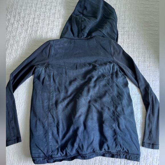 RARE Lululemon sweater - Picture 3 of 4